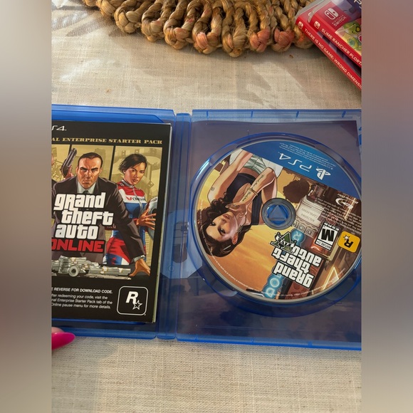 Grand Theft Auto V - PS4 used - Picture 3 of 4